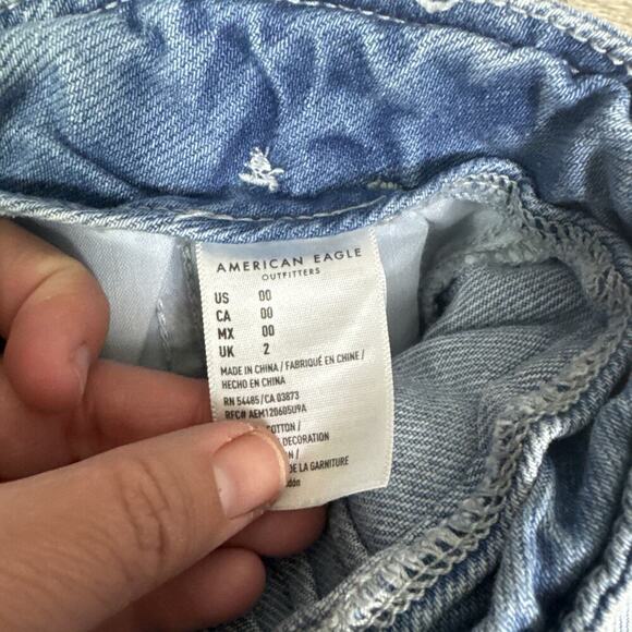 American Eagle Button Front Pleated Belted Denim Mom Jean Shorts Light Wash 00 - Picture 5 of 7